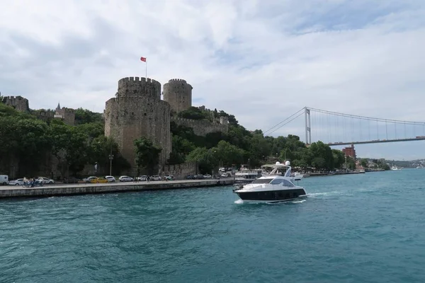 Boğaz, Istanbul, Türkiye'de Avrupa yakasının Rumeli Hisarı. — Stok fotoğraf