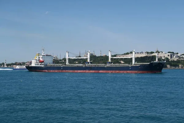 Large cargo container ship passing through Bosphorus, in Istanbul, Turkey — Stock Photo, Image