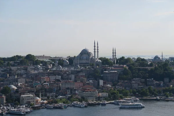 Mesquita Suleymaniye vista de Galata, em Istambul, Turquia — Fotografia de Stock