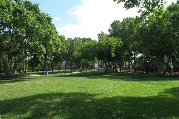 Parco fuori Palazzo Topkapi a Istanbul, Turchia — Foto Stock