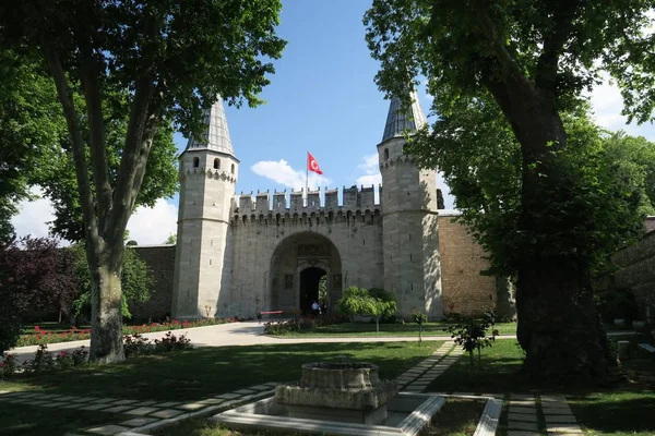 Museo del Palacio Topkapi en Estambul - La puerta de saludo es la entrada principal — Foto de Stock