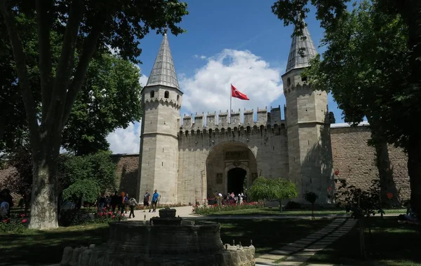 Museo del Palacio Topkapi en Estambul - La puerta de saludo es la entrada principal — Foto de Stock