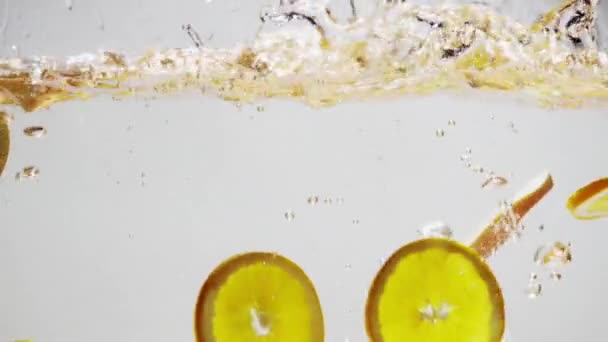 Naranja en el agua — Vídeos de Stock