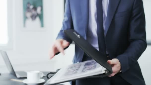 Young businessman in the office 025 — Αρχείο Βίντεο