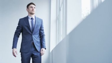 099 ofiste genç işadamı