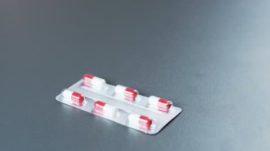 Erkek El Blister Paketi koyarak