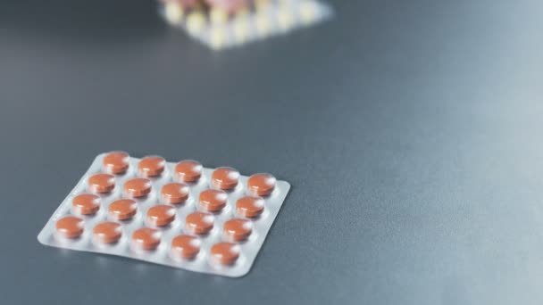 Ruční tablety pro samce — Stock video