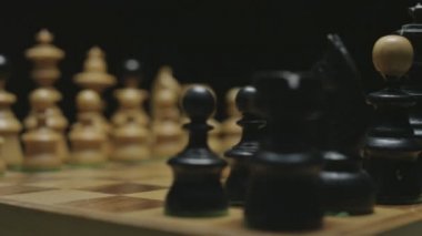 Üzerinde Satranç Taşları olan Satranç Tahtası Rotasyonu