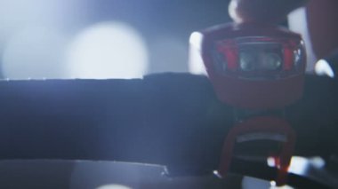 Erkek el Bisiklet ışıkları anahtarlama