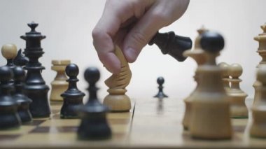 Satranç Bırakanlar ve satranç tahtası döndürme 