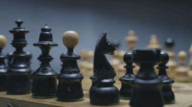 Üzerinde Satranç Taşları olan Satranç Tahtası Rotasyonu