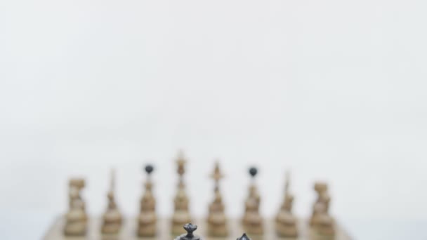 Шахматный набор, готовый к игре — стоковое видео