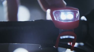 Erkek el Bisiklet ışıkları anahtarlama