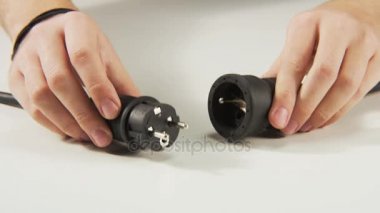 Siyah kabloyu için uzatma kablosu takmayı