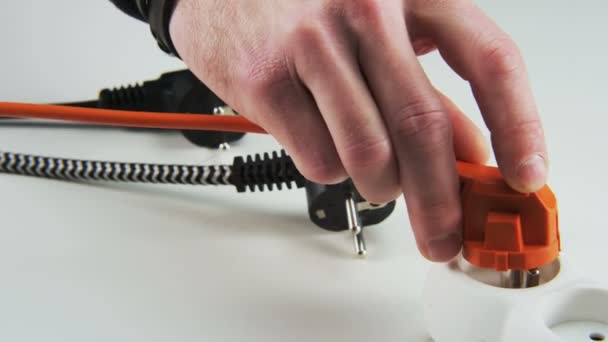 Zapojit Oranžový Kabel Napájení Desky Kabel Zapojíte Detail Střílel Red — Stock video