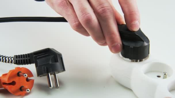 Plugging Unplugging Black Cable Ligação Por Cabo Close Tiro Vermelho — Vídeo de Stock