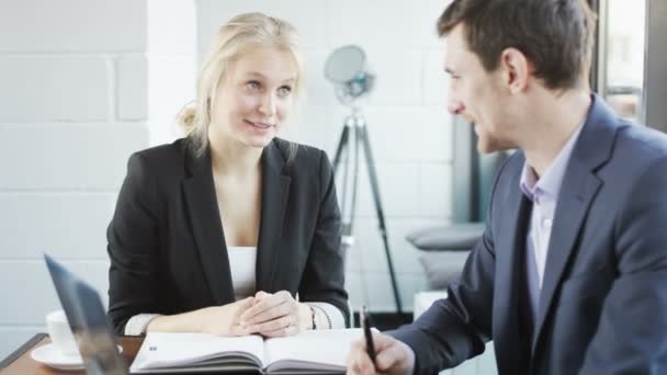 Two Young Business People Laughing Lunch Break Shot Red Epic — Stock Video