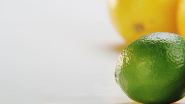 Lime Och Apelsiner Kameran Flyttar Från Vänster Till Höger Citrus — Stockvideo