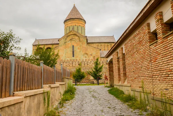 Régi ortodox templom, Svetitskhoveli. Nézd az utcáról. Mtskheta Georgia — Stock Fotó