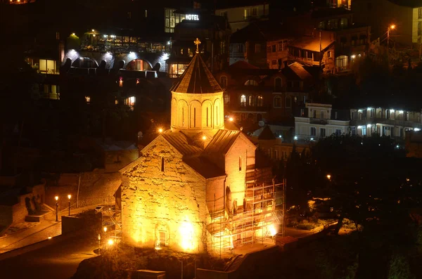 Ősi ortodox egyház metekhi Tbiliszi, Georgia, éjszakai jelenet — Stock Fotó