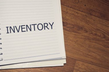 Beyaz kağıda yazılmış envanter sözcüğü