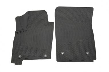 Araba beyaz izole iki siyah kauçuk paspaslar 