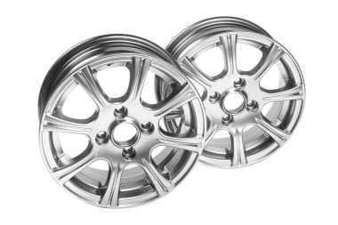 Otomobil, alüminyum disk. Beyaz arka plan üzerinde izole.