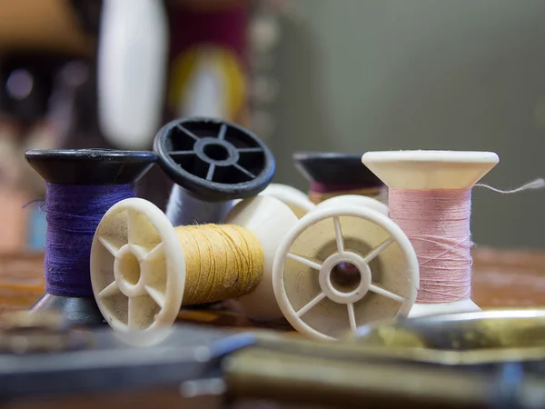 Group mixed color of old vintage yarn reels focus only some part — Stock Photo, Image