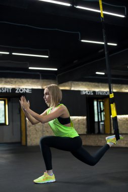 Kadınlar iş terbiye trx ile
