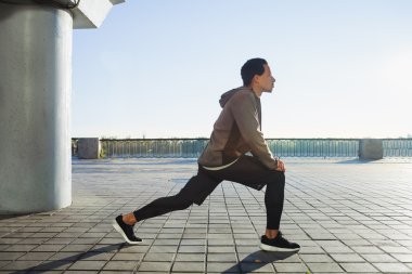 Afrika kökenli Amerikalı adam germe