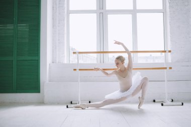 Genç balerin bale sınıf