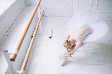 Genç balerin bale sınıf