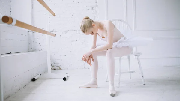 Mladá baletka v baletu — Stock fotografie