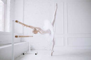 Genç balerin bale sınıf