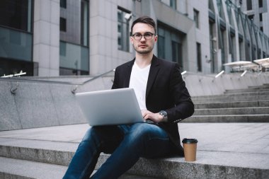 Şehirde bir iş adamı