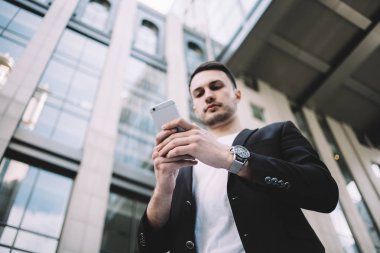 Bir kasabada genç işadamı