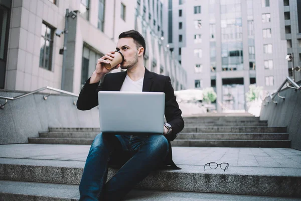 Bir kasabada genç işadamı