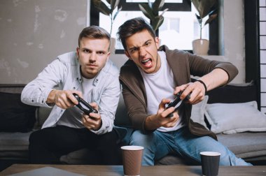 Parti oynayan oyuncular