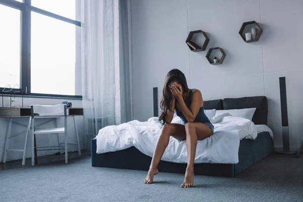 Hermosa chica en la mañana —  Fotos de Stock