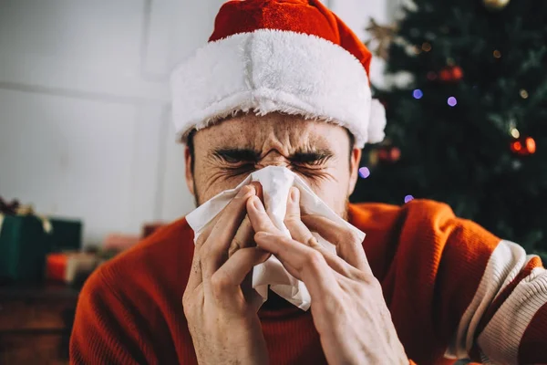 Retrato del hombre atractivo antes de Navidad — Foto de Stock