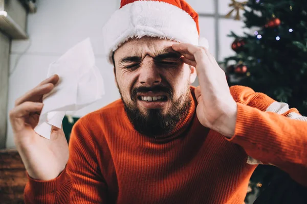 Retrato del hombre atractivo antes de Navidad — Foto de Stock