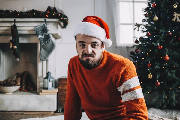 Retrato del hombre atractivo antes de Navidad — Foto de Stock