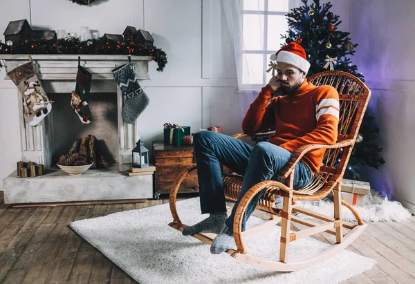 Retrato del hombre atractivo antes de Navidad — Foto de Stock