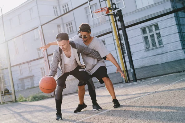 The basketball players — Stock Photo, Image