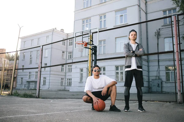 De basketbalspelers — Stockfoto