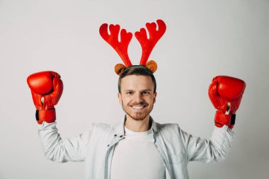 Ucuz bir Noel tatili öncesi son dakika biletiyle gülümsüyor..