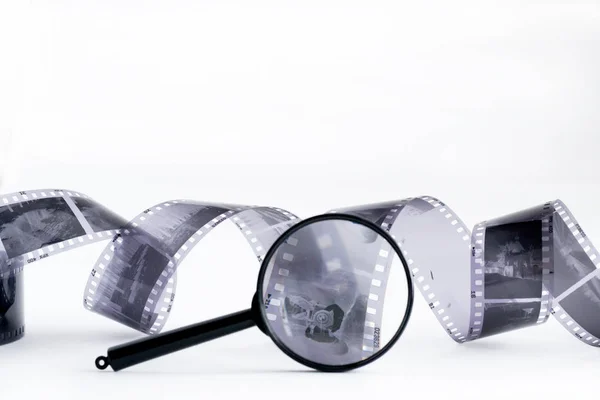 Uma película fotográfica sobre fundo branco — Fotografia de Stock