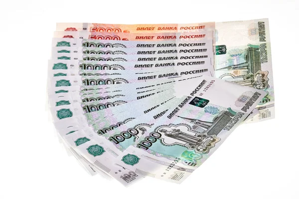Beyaz arka plan üzerinde Rus ruble yığını.