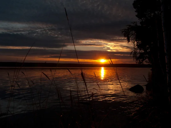 Puesta de sol sobre el lago Onega — Foto de Stock