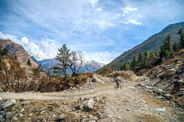 Ciclism montan în Nepal . — Fotografie, imagine de stoc